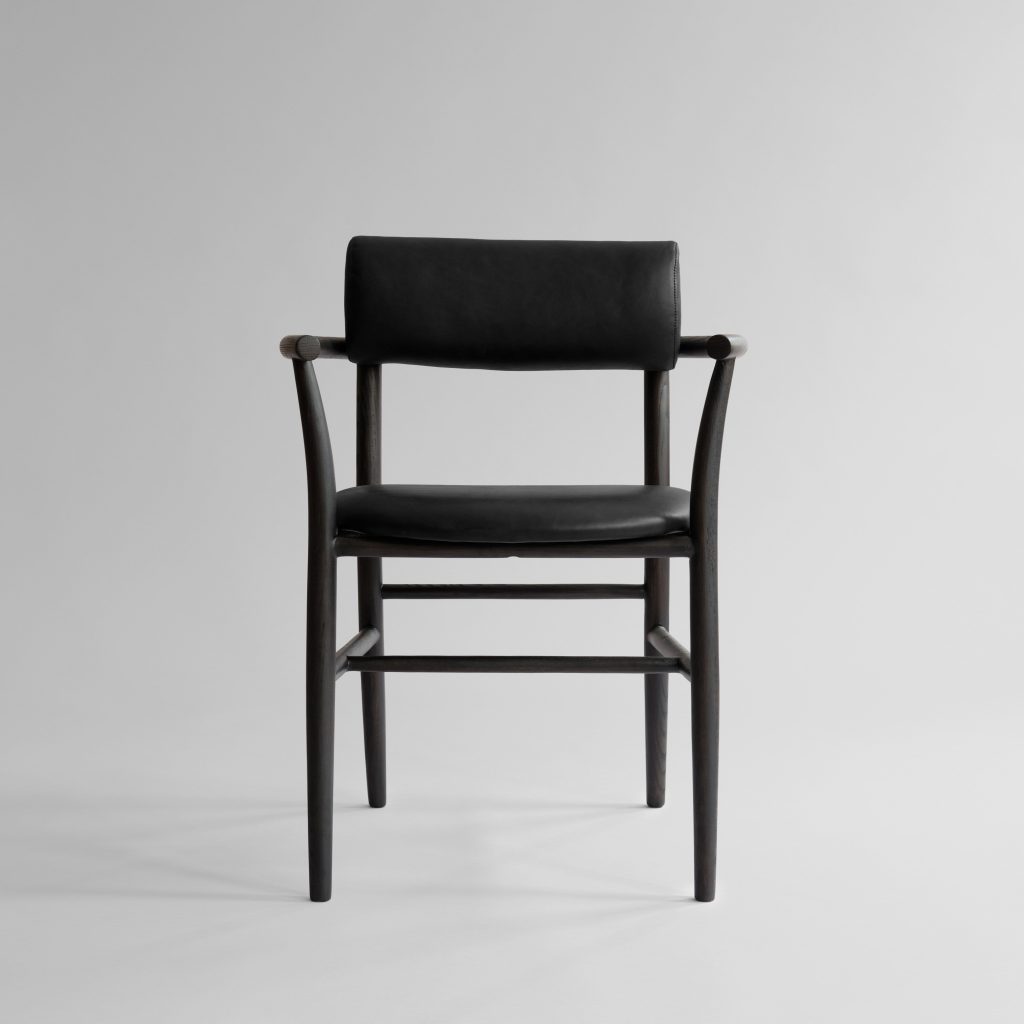 Nama-ruokatuoli, käsinojallinen, Coffee Black -aniliininahka